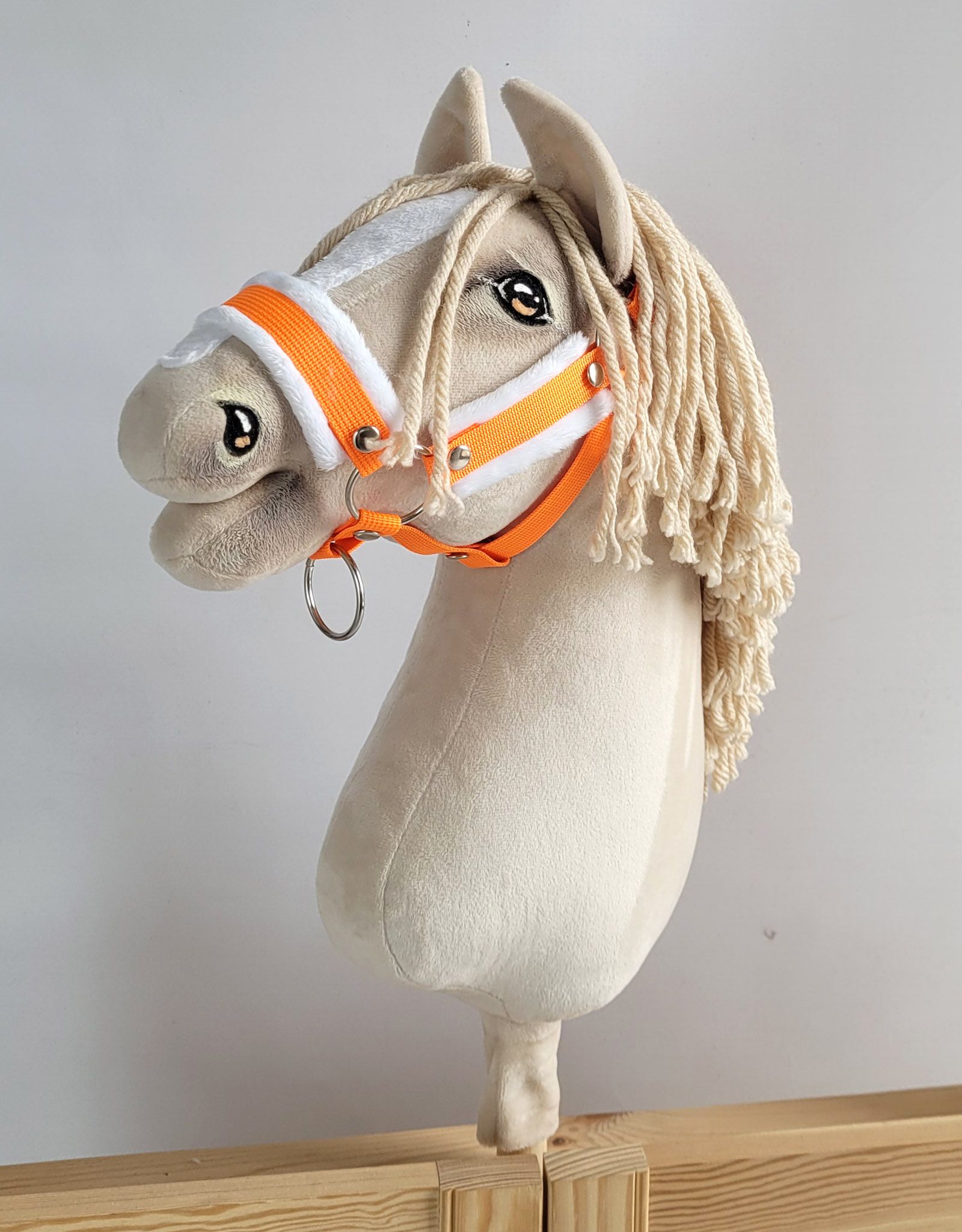 Halster met bont voor een A3 stokpaard, neon oranje & wit