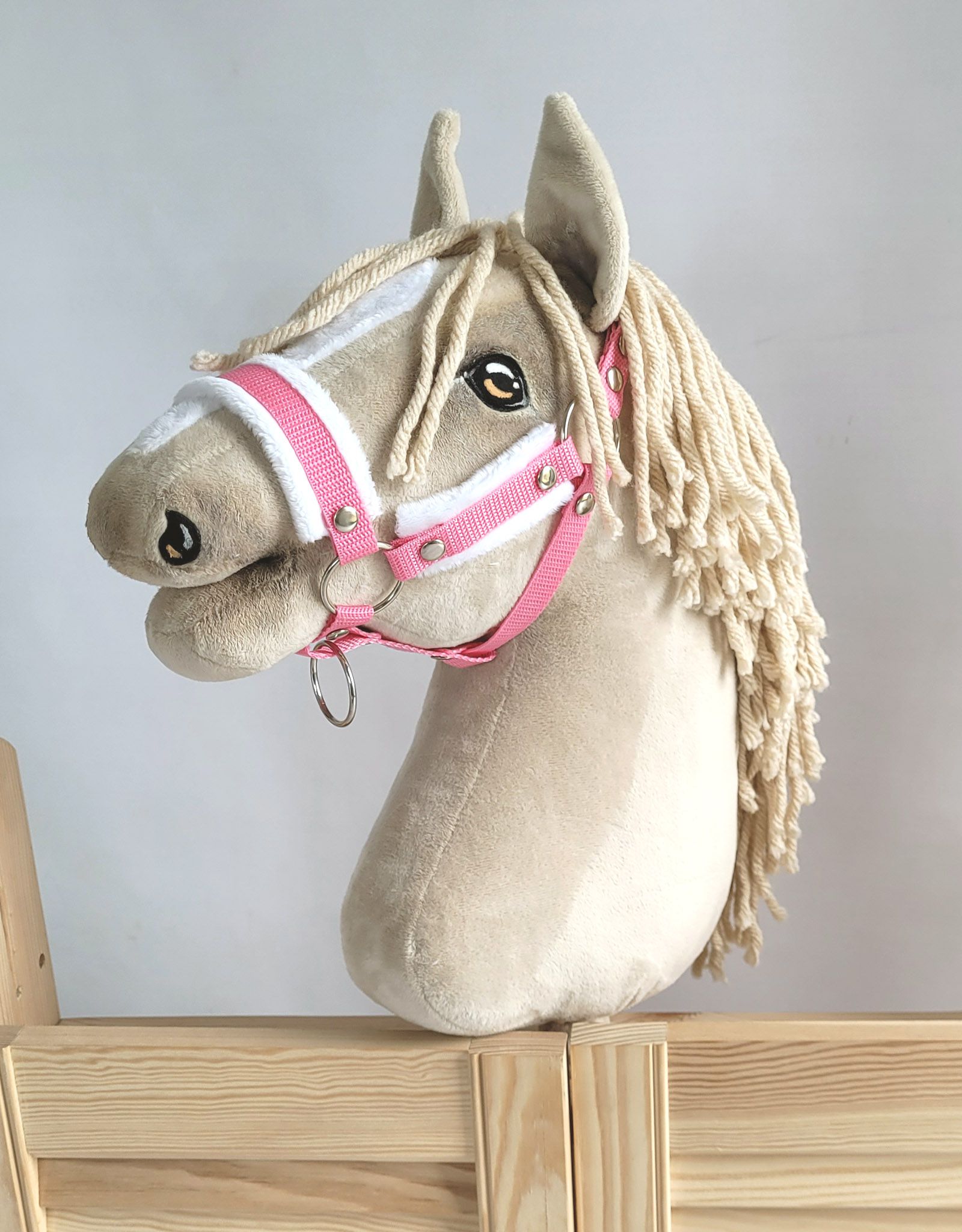 Halster met bont voor een A3 stokpaard, roze & wit