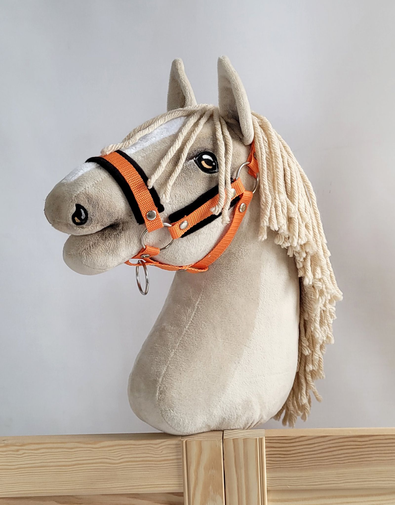 Halster met bont voor een A3 stokpaard, oranje & zwart