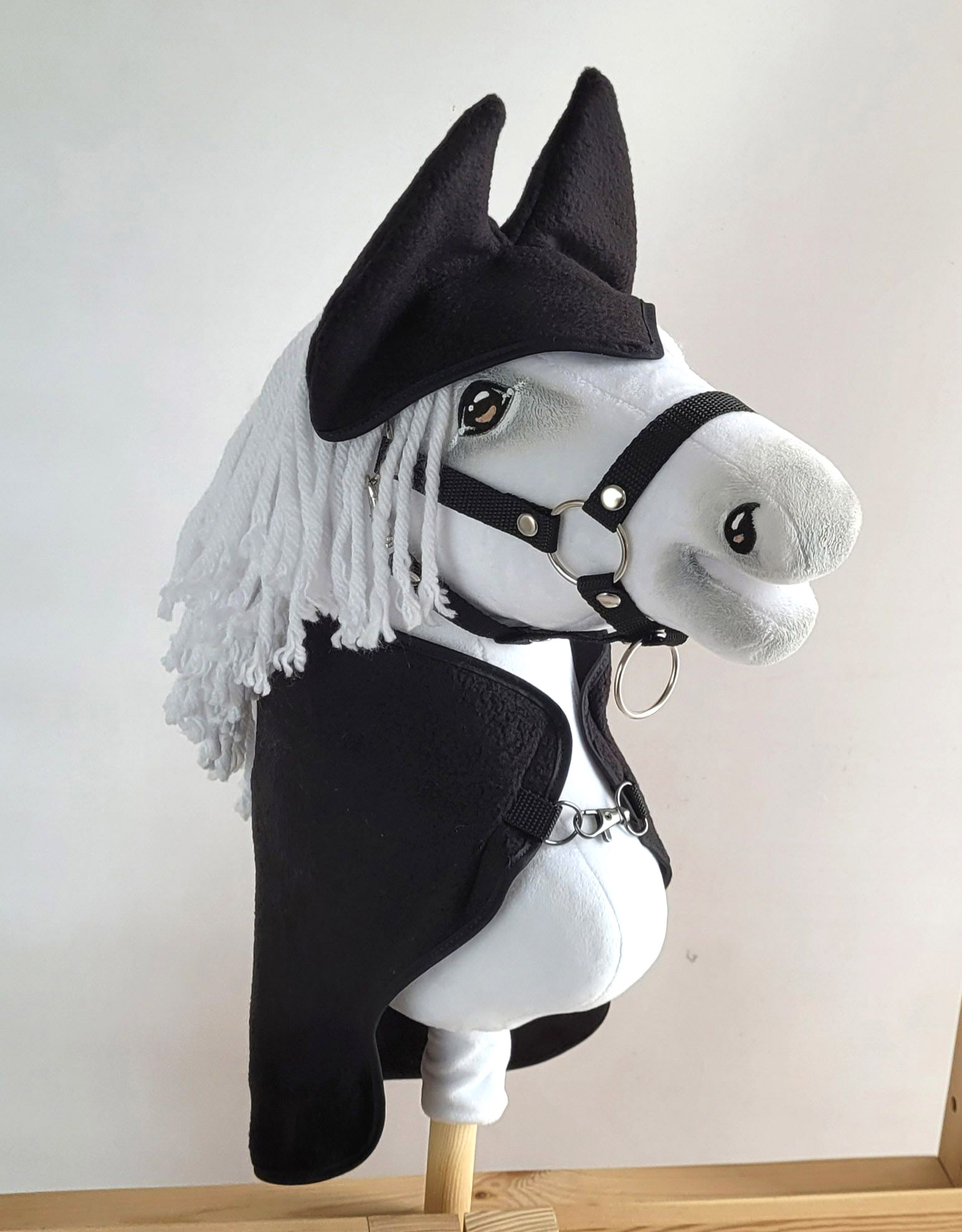Fleece set (deken + oorwarmers) voor een A3 stokpaard, zwart