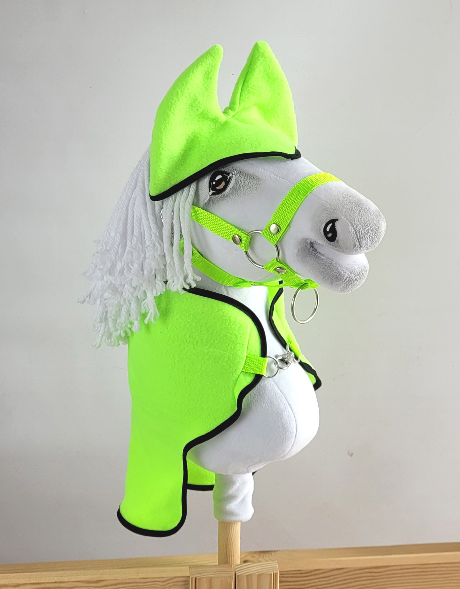 Fleece set (deken + oorwarmers) voor een A3 stokpaard, neon groen