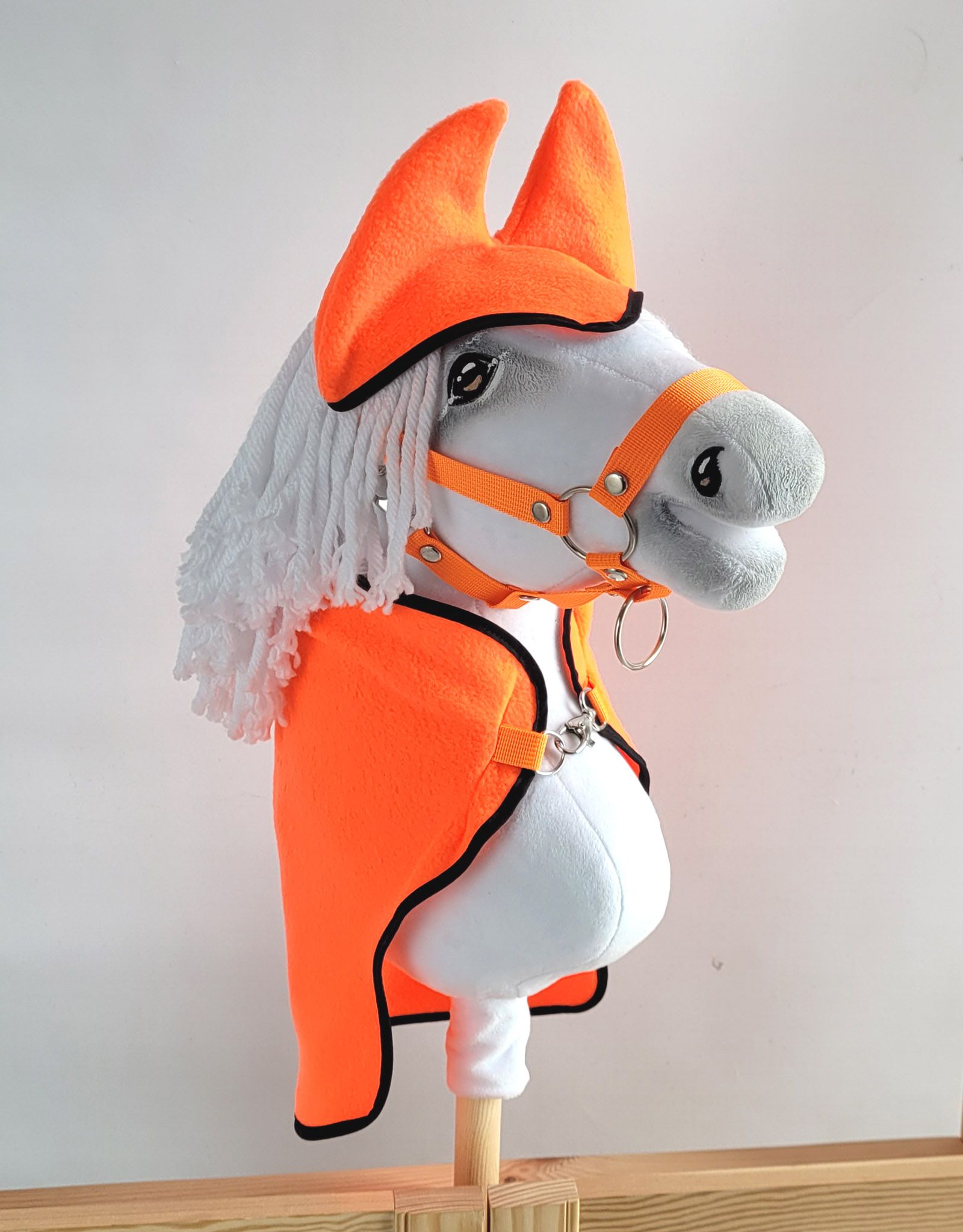 Fleece set (deken + oorwarmers) voor een A3 stokpaard, neon oranje