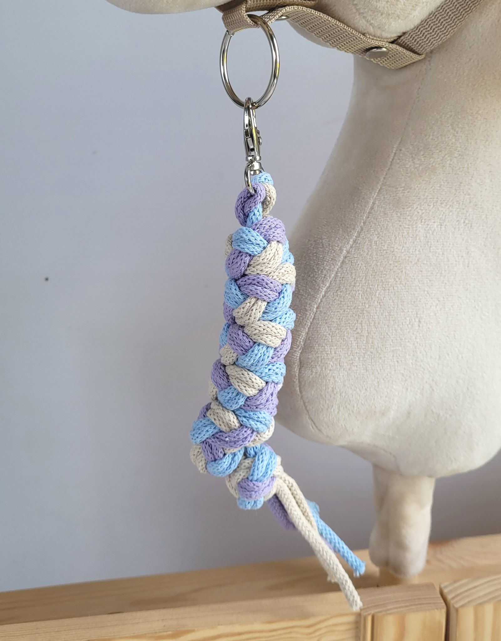 Gevlochten halsterleiband driekleurig voor stokpaard paars/blauw/beige