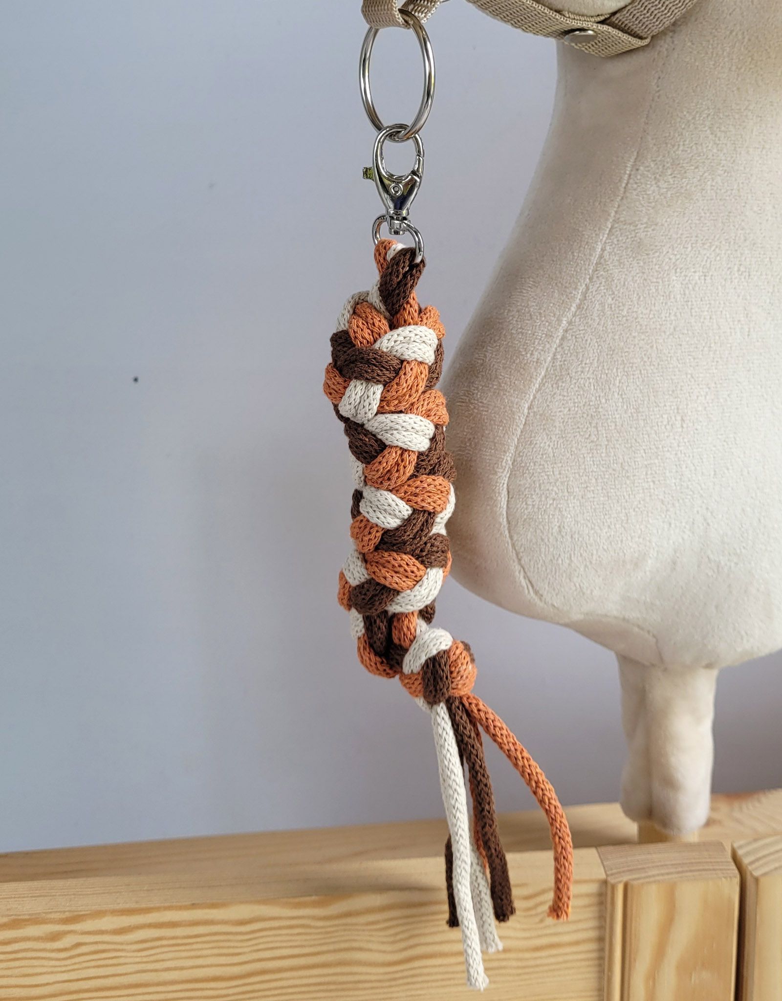Gevlochten halsterleiband driekleurig voor stokpaard beige/bruin/terracotta