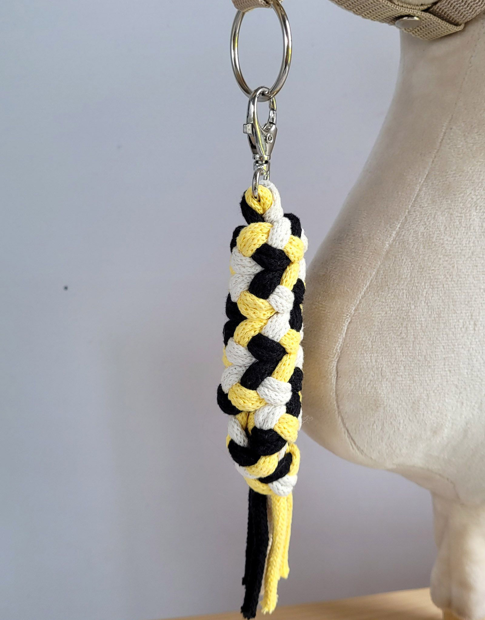 Gevlochten halsterleiband driekleurig voor stokpaard geel, beige & zwart